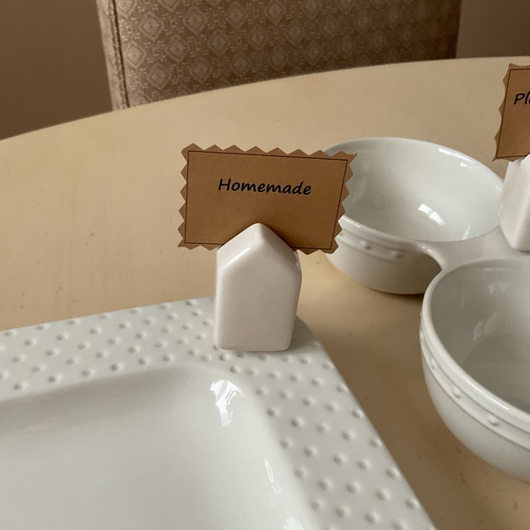 3 Ceramic House-Shaped Ivory Place Card Holder Decorations 🏠 - Picture 2 of 5
